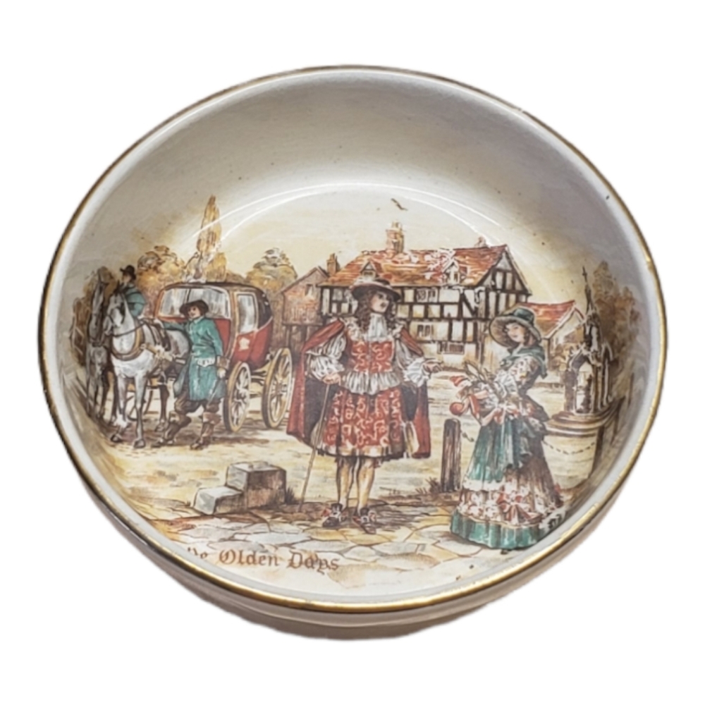 (YE OLD DAYS) 1950s English ware jewlry dish.( sku. 302)